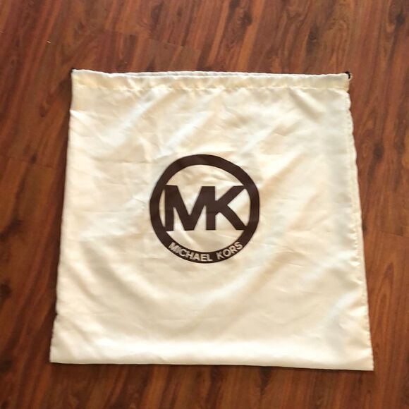 Michael Kors Silky beige large dust bag. - Picture 1 of 4